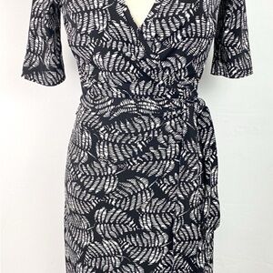 Daisy FuentesBlack and White Wrap Dress Size PXL